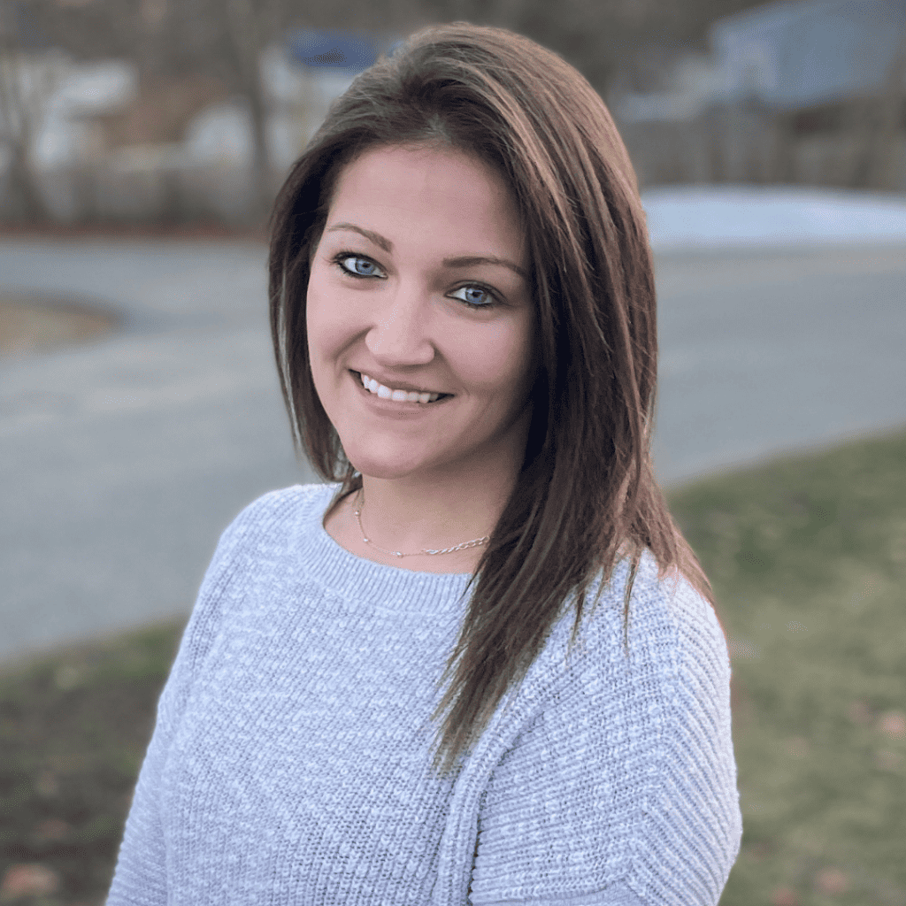 Katy Loucks Headshot SQ