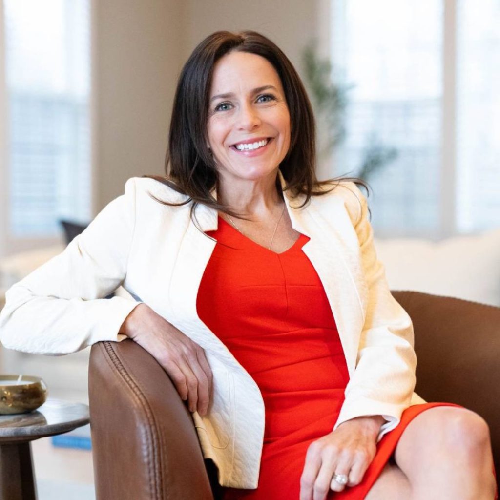 Elizabeth Brouillard square headshot