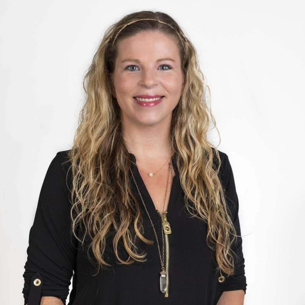 julia connolly headshot