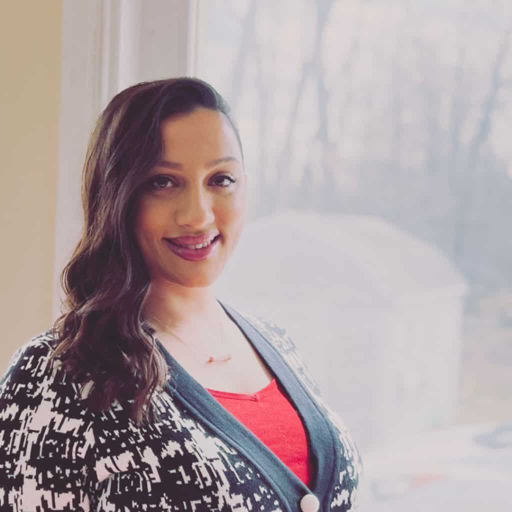 Andreia Oliveira, realtor, headshot
