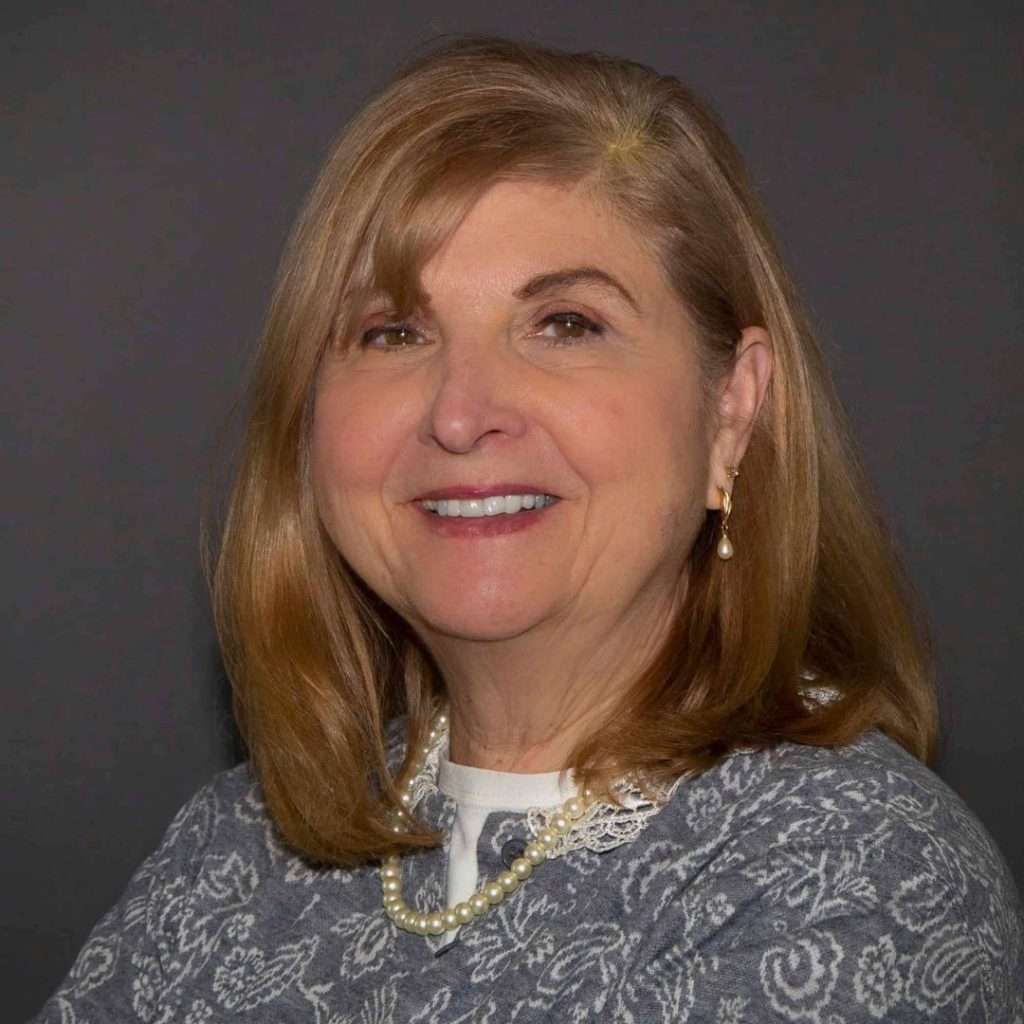 Carole Phelps 0826 square headshot