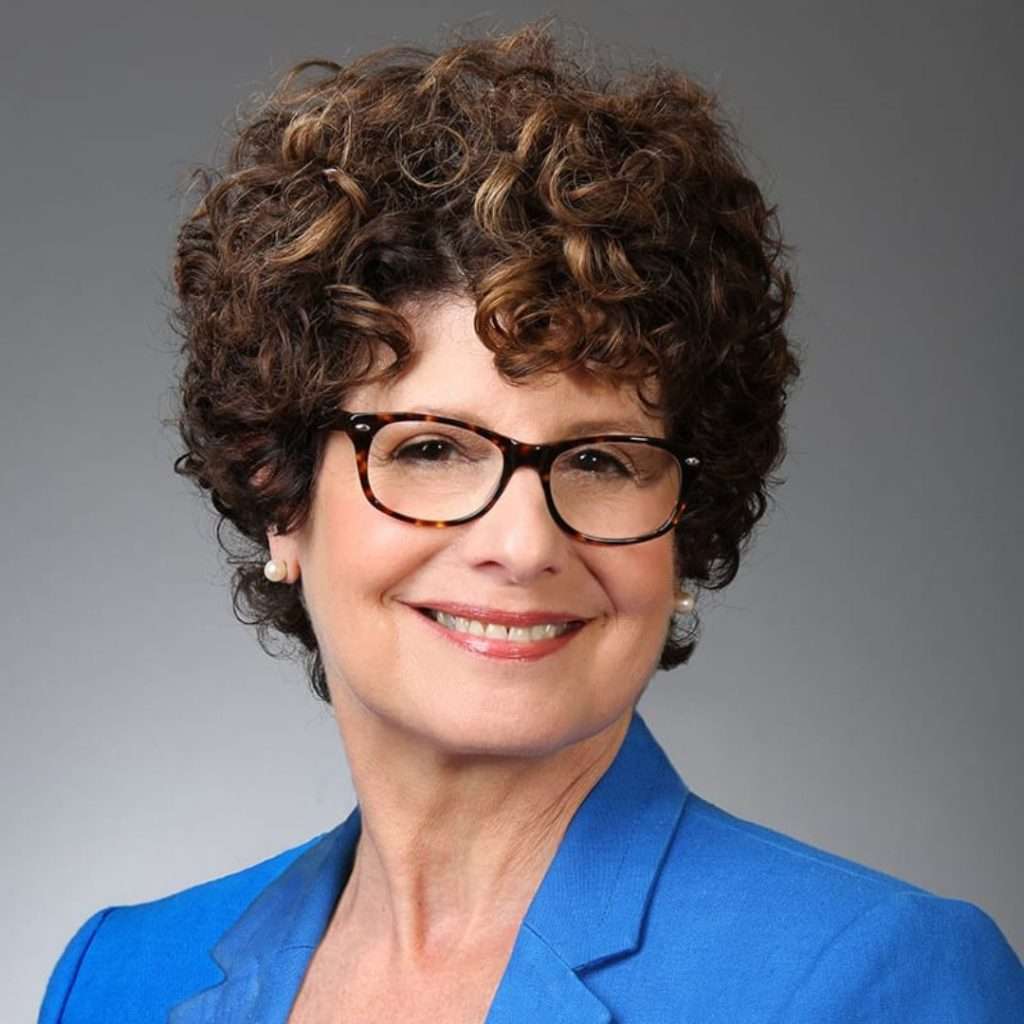 Deborah Mason 0826 square headshot