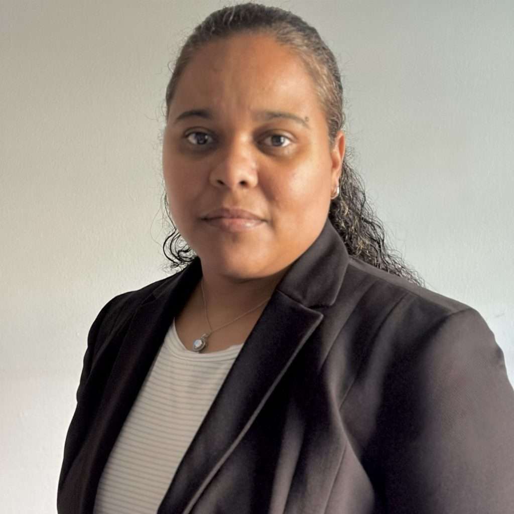 Isa Lopes 0826 square headshot