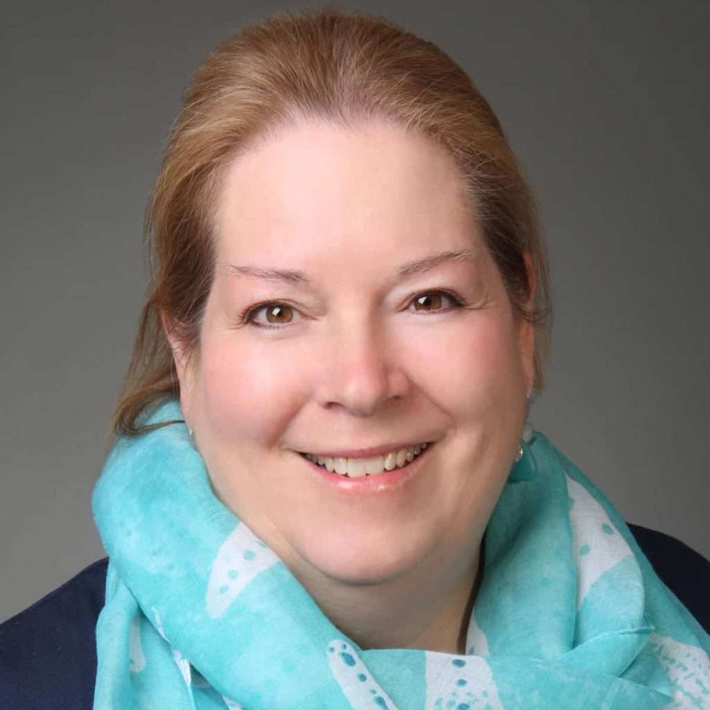 Liz Green 0826 square headshot
