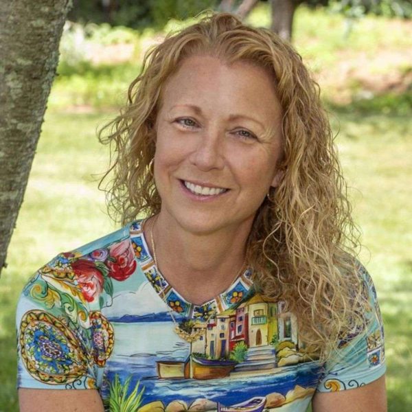 Diane Dabrowski 0926 square headshot